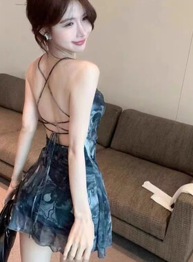 纯欲风辣妹交叉露背不规则印花吊带连衣裙女夏季外穿显瘦百搭短裙