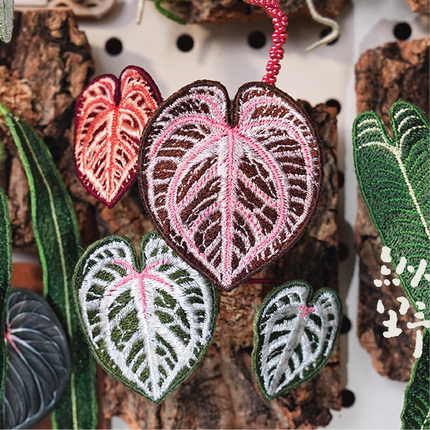 纵野 / 刺绣鹿角蕨秋海棠女团蝴蝶兰温蒂领带 Qiaolab原创冰箱贴