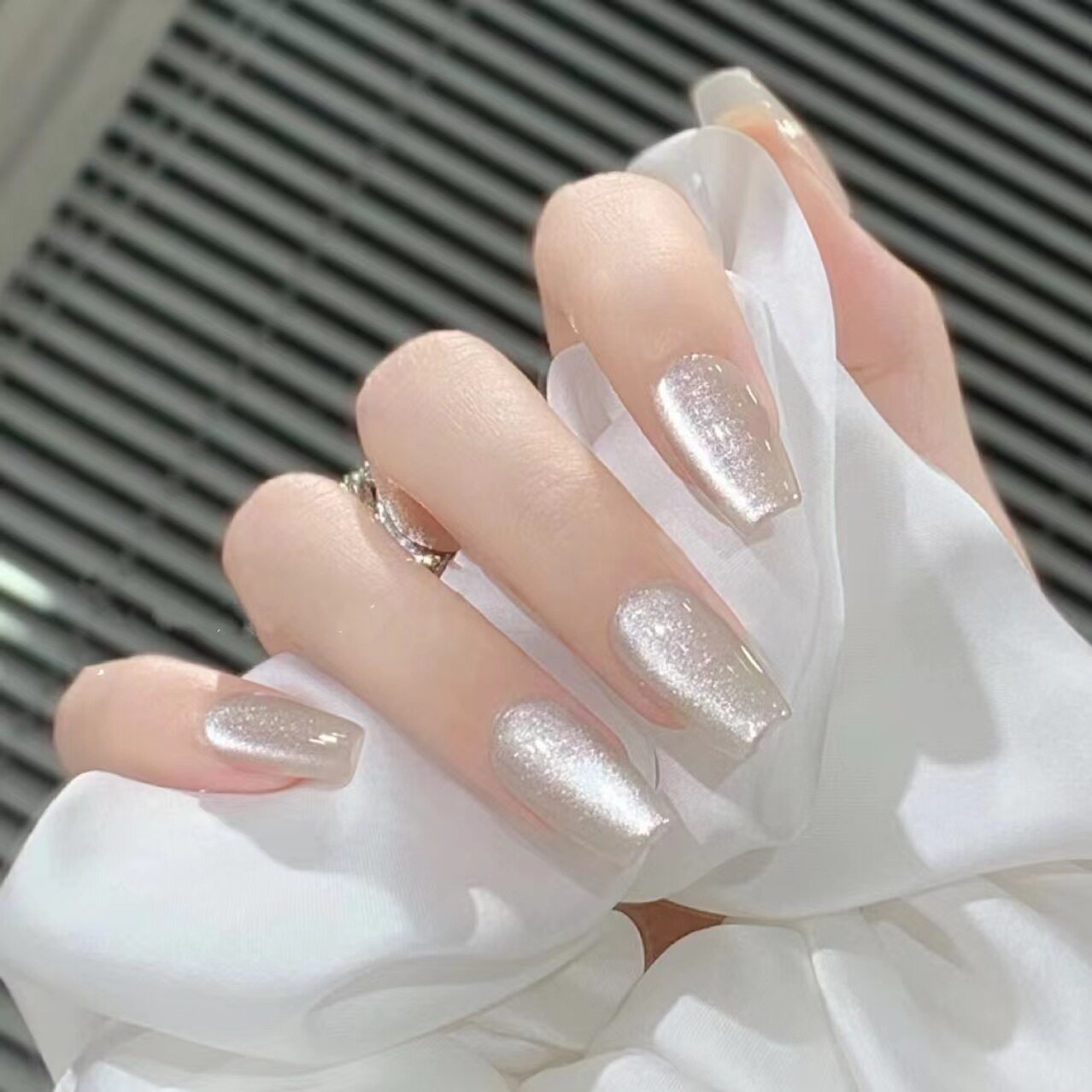 纯洁月光白穿戴美甲中长实惠装30片穿戴甲中梯t型全尺码大中小号