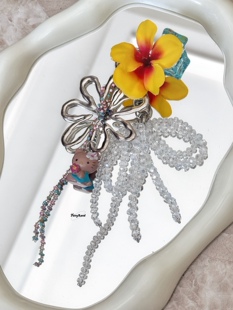 银色大花朵度假风包包挂件混搭流苏黑皮kitty鸡蛋花挂饰钥匙扣ins