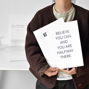 ins简约英文网红拍照道具卡片模特手拿服装挂拍杂志封面装饰背景