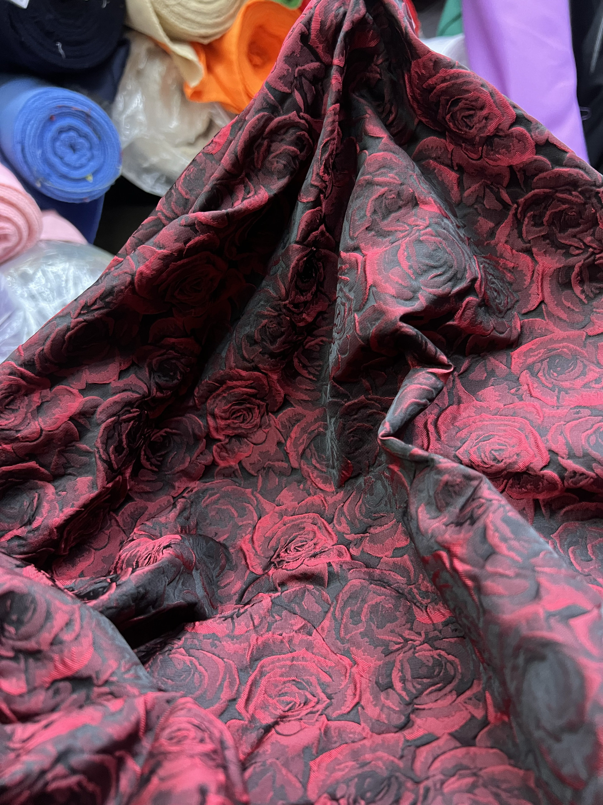 浮雕暗红立体玫瑰提花暗黑系色织提花布女装连衣裙西装旗袍布料