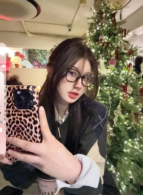 IUIU阿晶家 柏林高智女孩针织衫上衣秋冬小v领学院风菱格短款毛衣