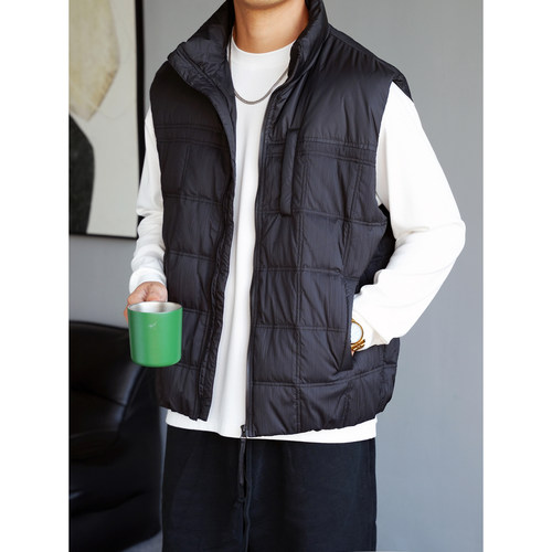 轻薄款肌理感立领羽绒服马甲男