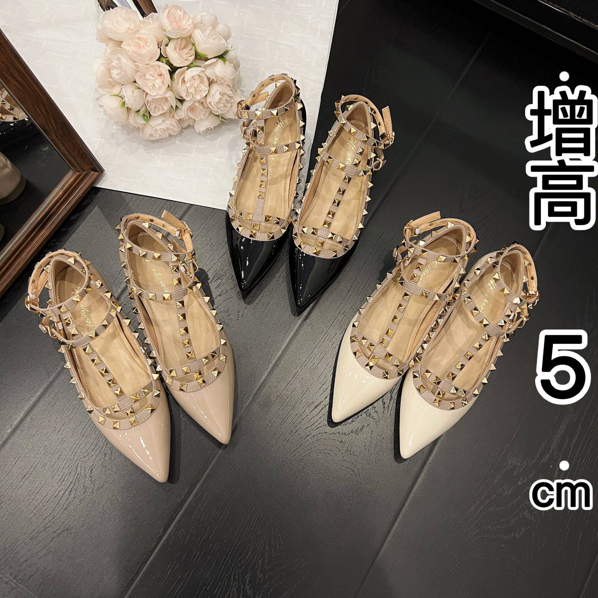 羊皮内增高铆钉尖头漆皮粗跟单鞋