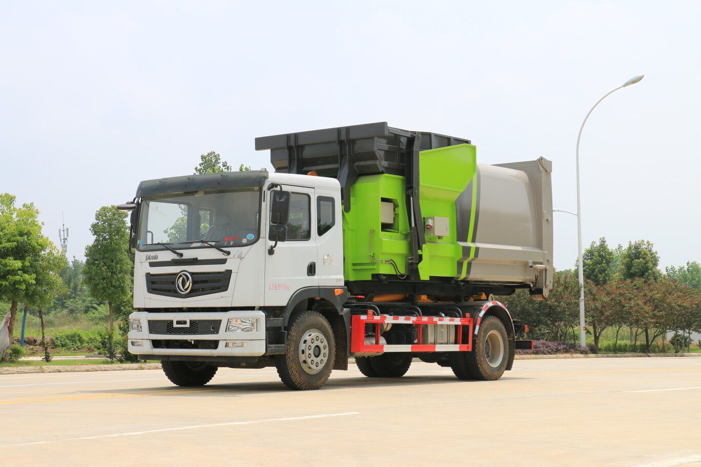 东风华神t5单桥套臂垃圾车配12方移动压缩垃圾箱环卫工清运垃圾