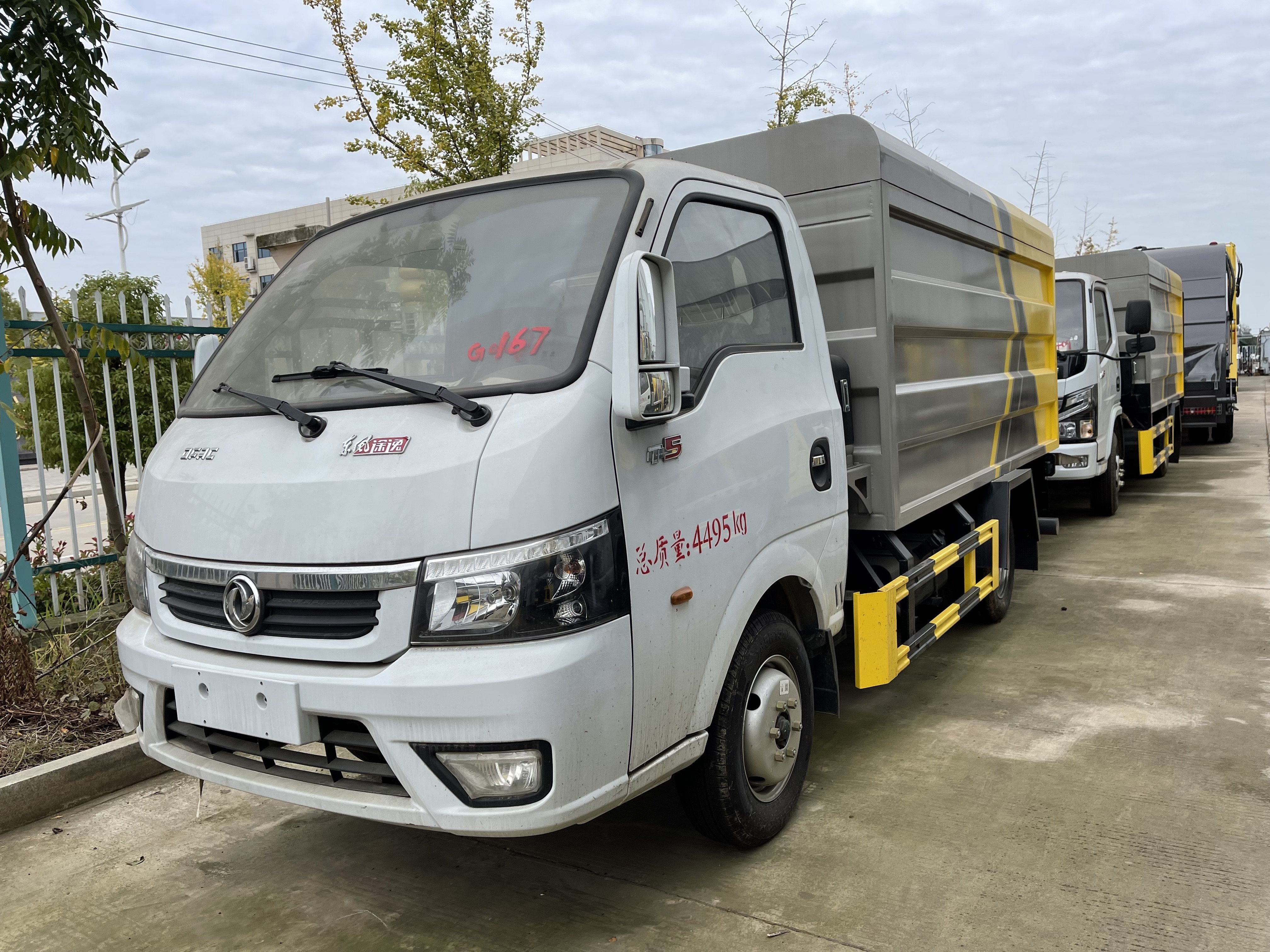 长安桶装垃圾车垃圾桶运输车240l120l 蓝牌定金