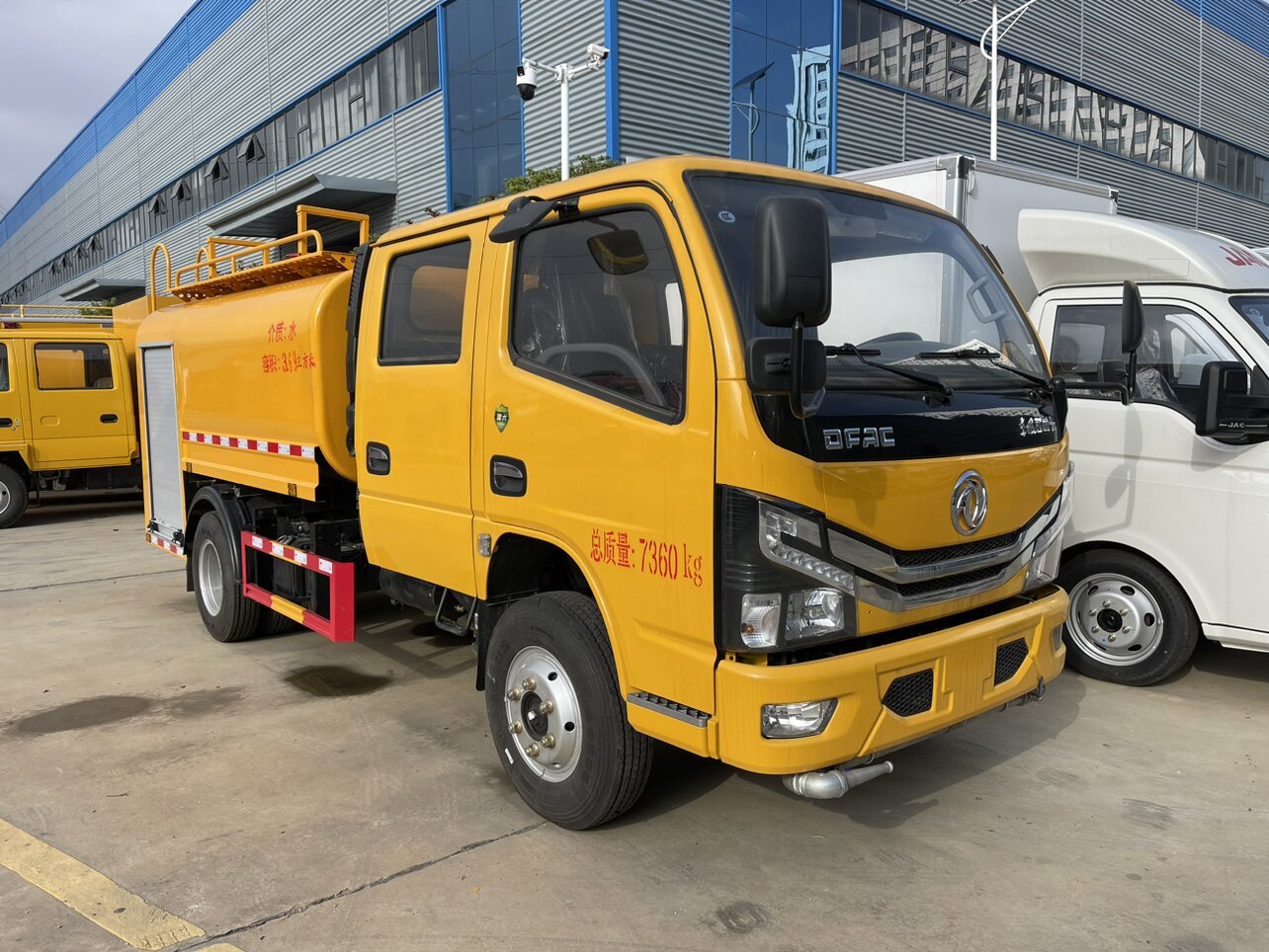 东风多利卡双排座消防洒水车5方国六绿化喷洒车