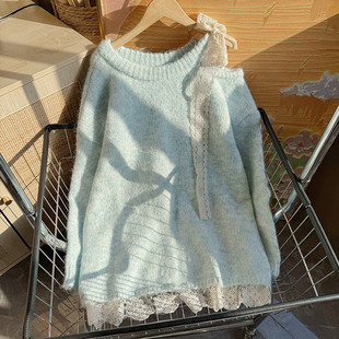 蓝色蕾丝拼接露肩毛衣女款2024新款秋冬加厚慵懒高级感针织衫上衣