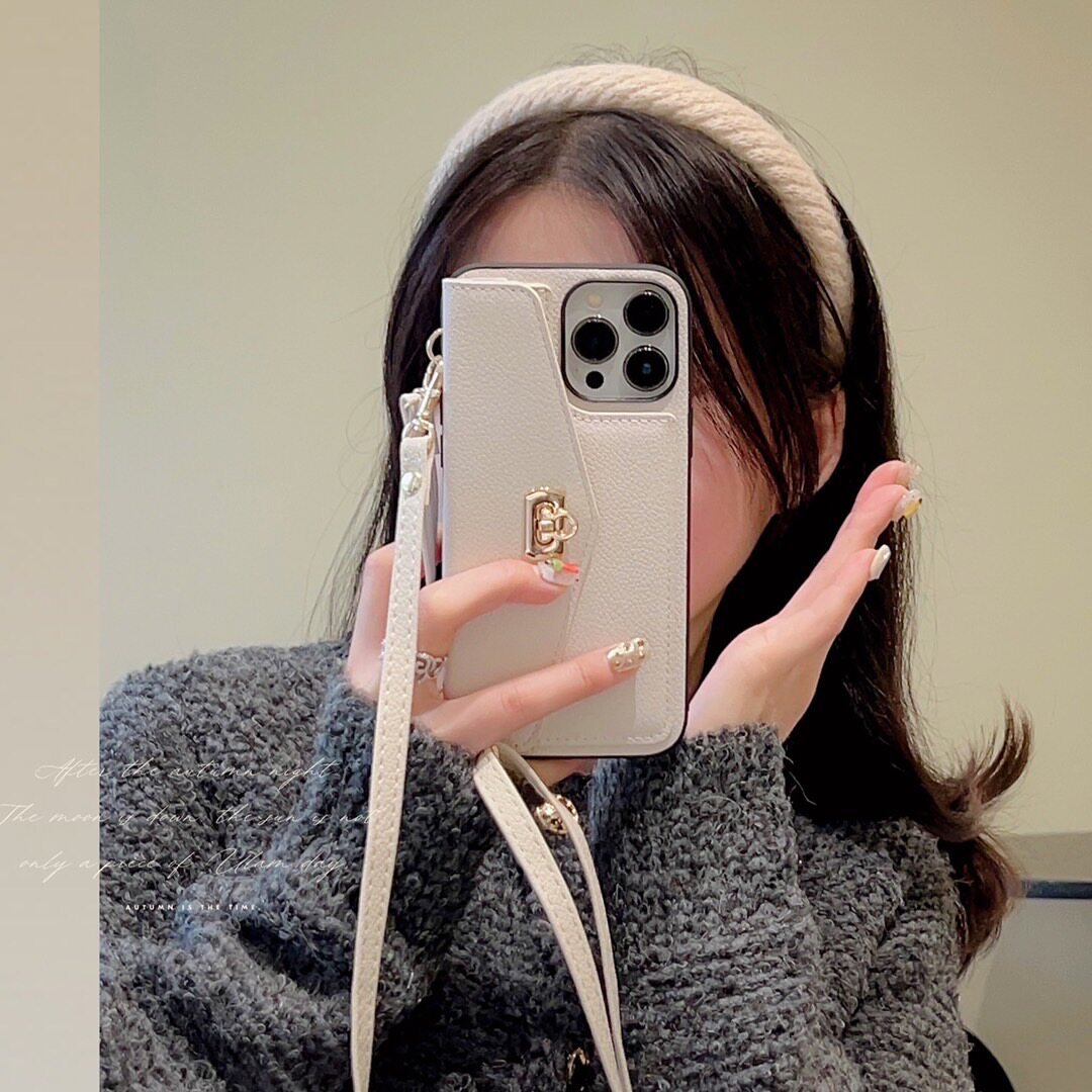 手提皮质斜挎挂绳适用苹果15proMax手机壳女神高级感适用14pro保护套iphone13网红款11pM高端13pro奢华卡其色