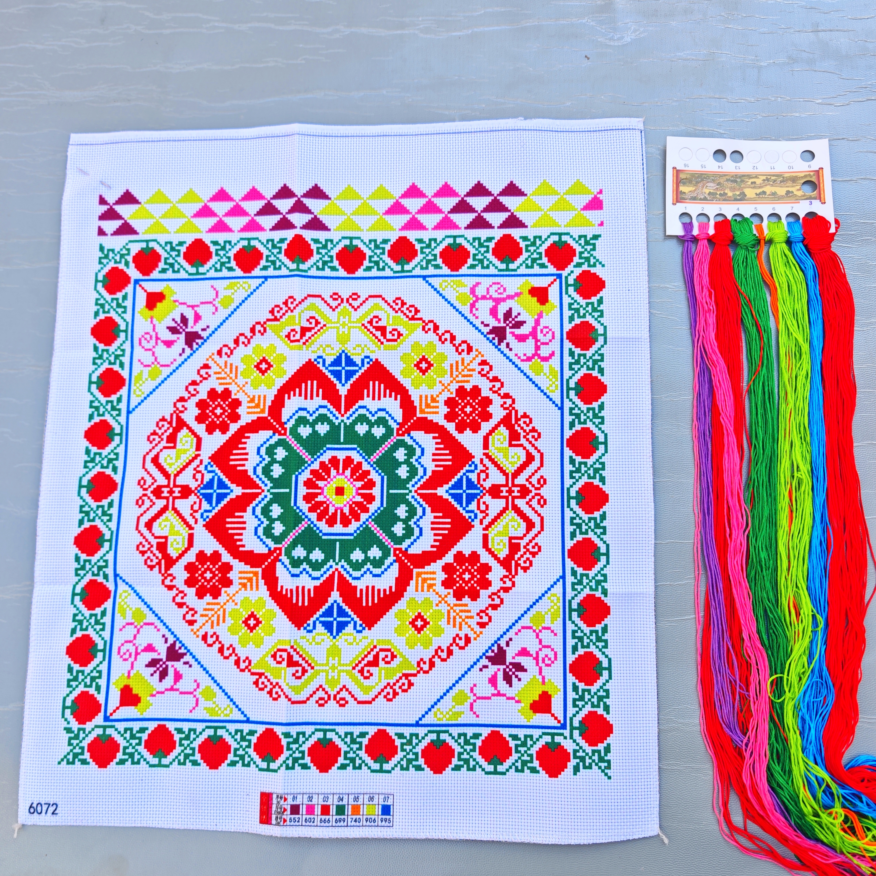 新款婴儿十字绣背带花宝宝背带心绣布配有剪刀针线三股线绣背衫心