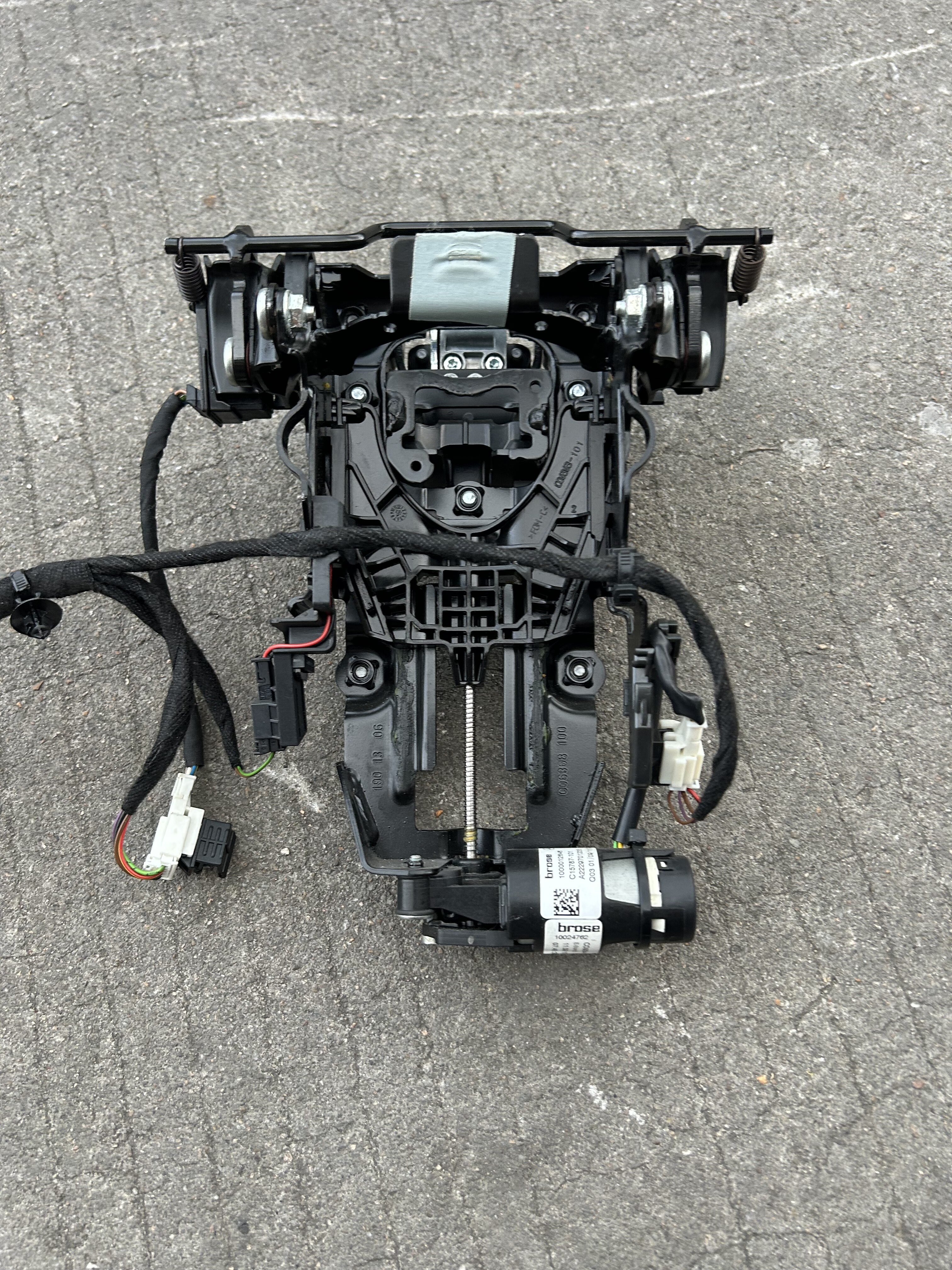 适用奔驰S320 S400 S500 S450 S480 S680头枕支架 电机马达折叠