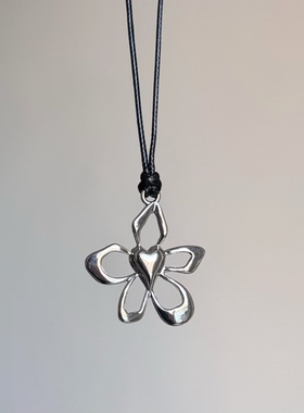 日韩系ins风简约复古花朵黑绳抽拉调节长项链小众y2k甜酷叠戴百搭