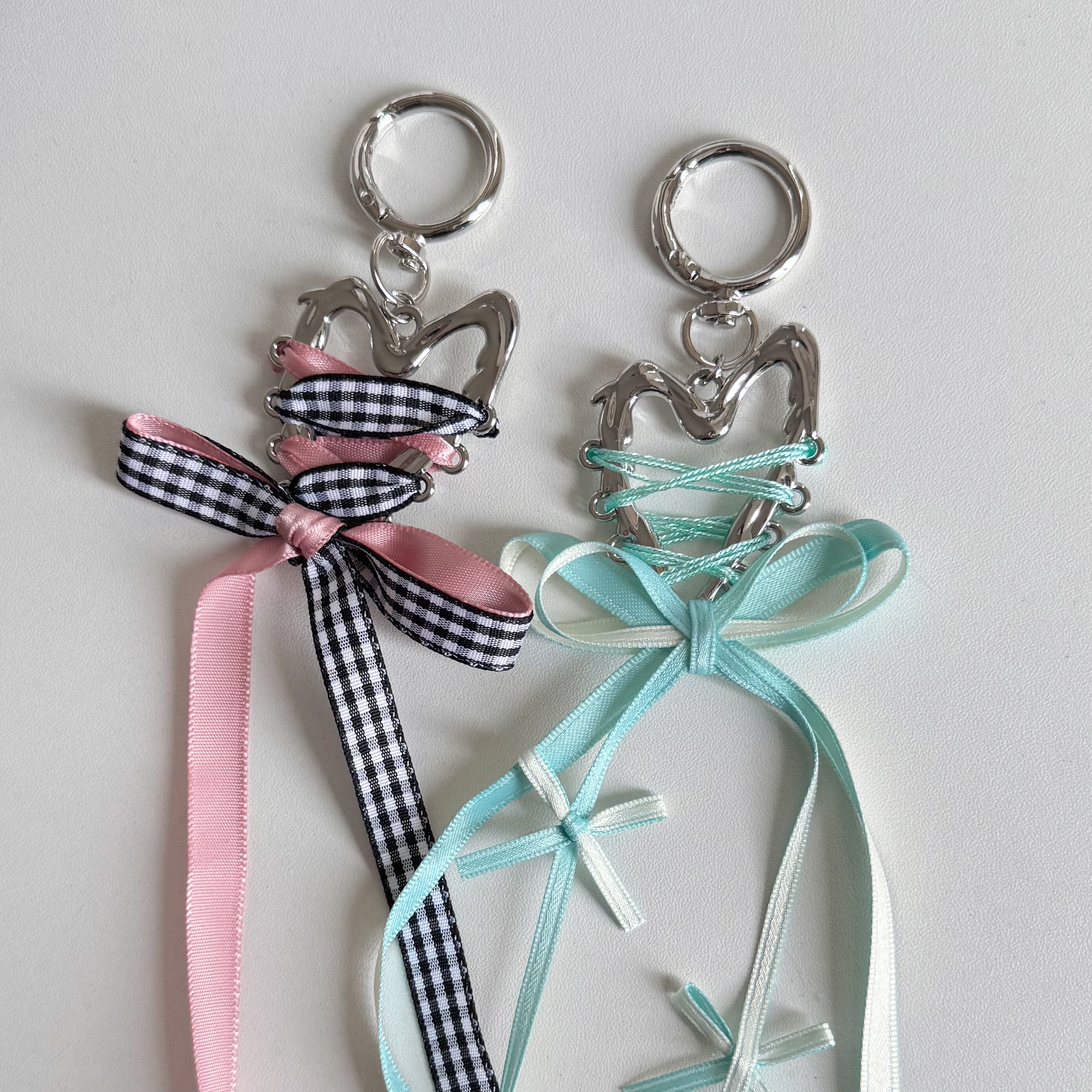日韩系ins风格子丝带蝴蝶结爱心包挂件挂饰复古甜酷y2k钥匙扣痛包