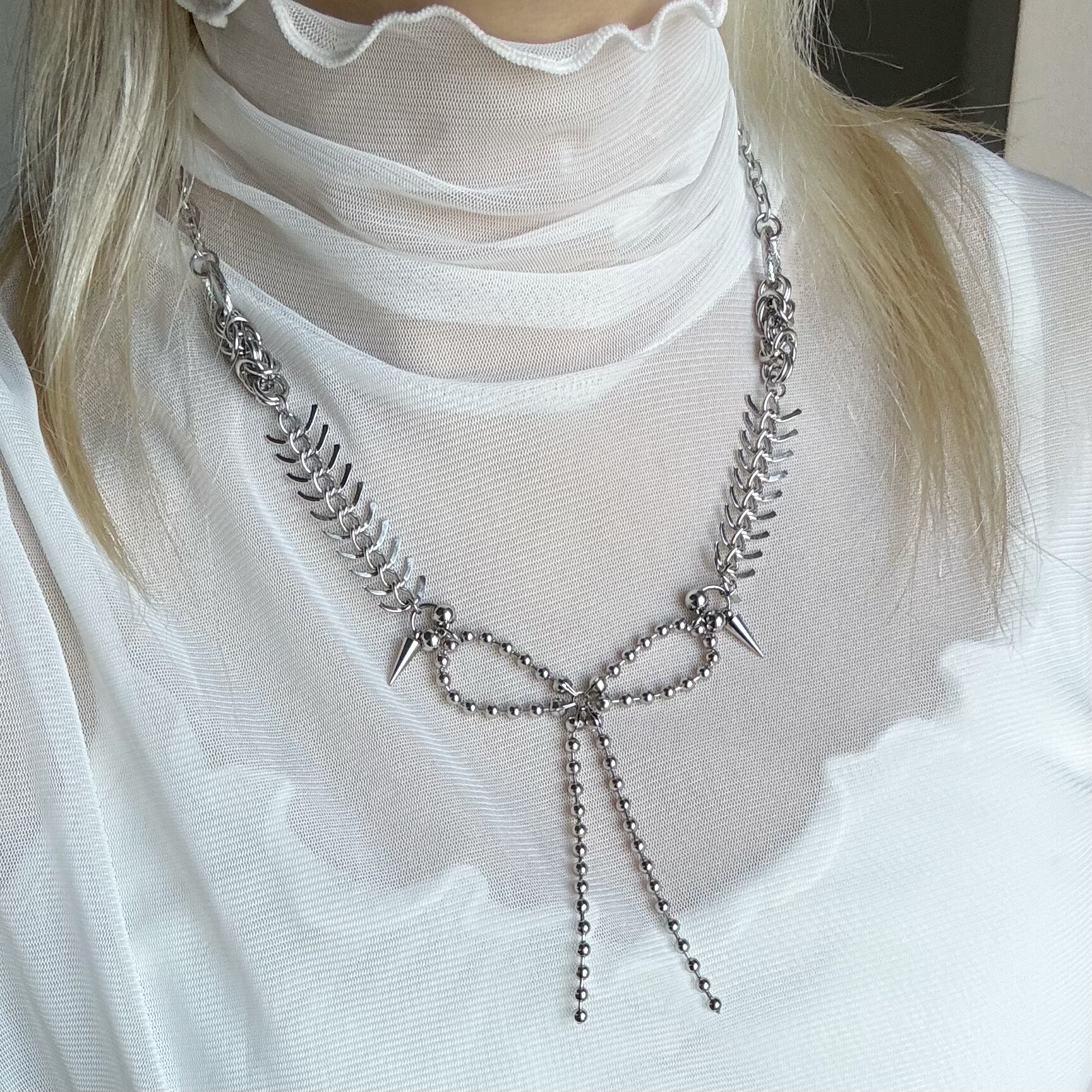 赛博朋克金属风鱼骨铆钉圆珠蝴蝶结项链小众y2k辣妹亚比甜酷ins风