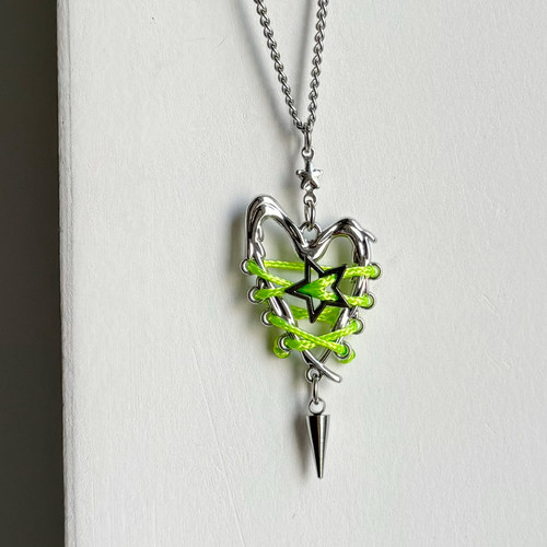 赛博朋克绿黑缠绕星星爱心铆钉项链小众y2k辣妹甜酷ins风亚文化