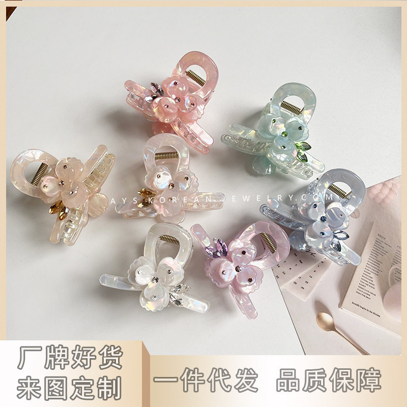 爱伊丝韩版简约优雅PVC发夹轻奢高级感立体花朵抓夹后脑勺发饰