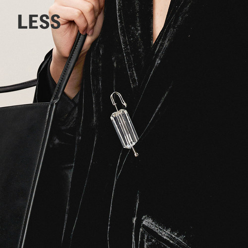 LESS秋大尺寸配饰女时尚优雅气质透明玻璃女式胸针3O8K14470