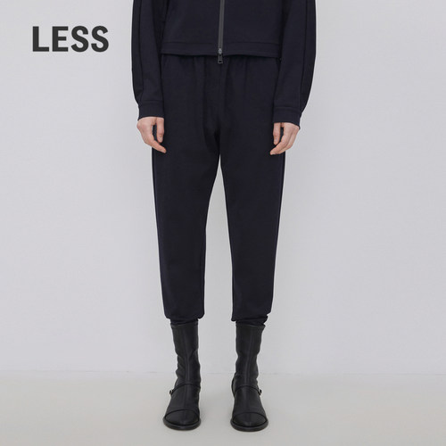 运动感设计，收脚口翻边细节，版型显精神