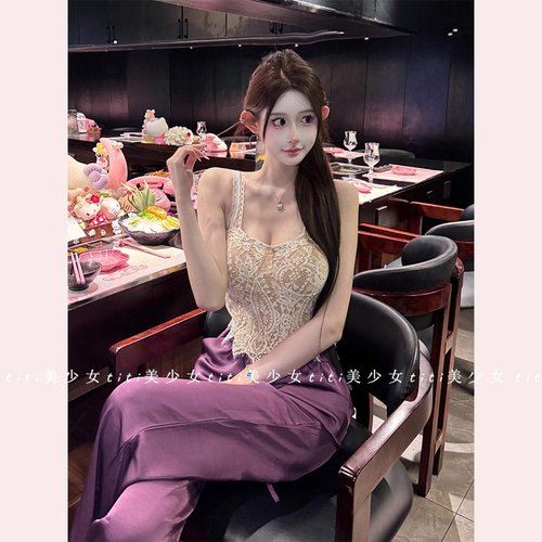 辣妹纯欲蕾丝吊带小背心