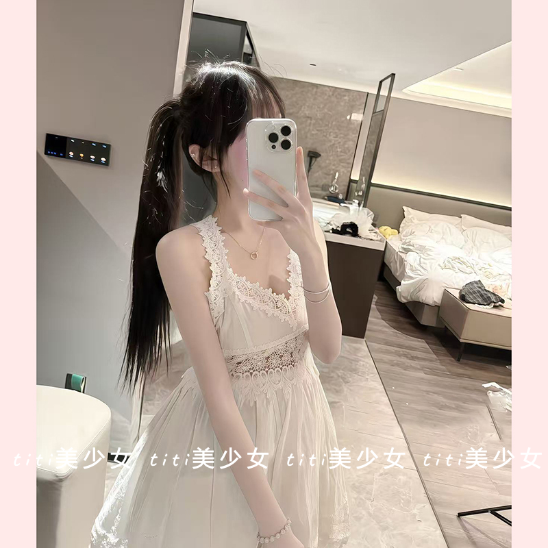 V领交叉露背白色绣花连衣裙