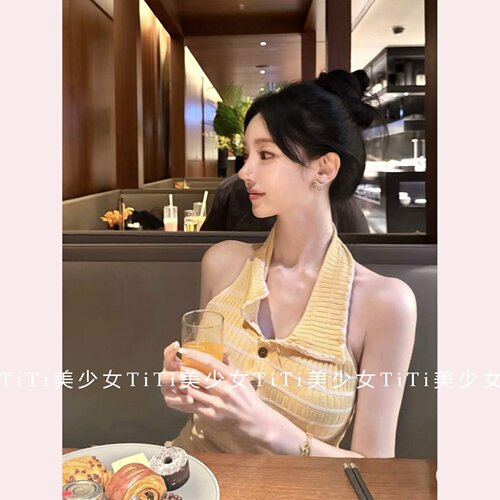 纯欲风露背包臀挂脖针织短裙子