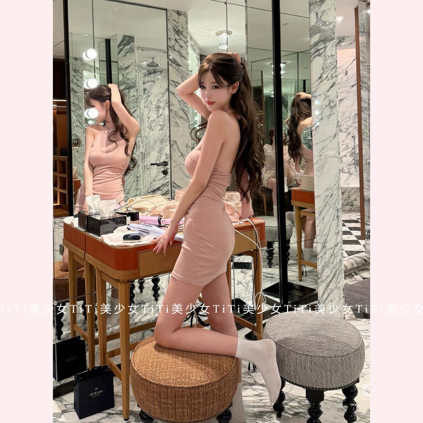 纯欲性感露背挂脖系带紧身连衣裙