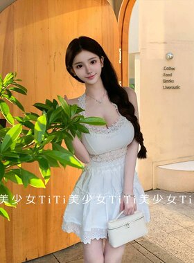 V领交叉露背白色绣花连衣裙