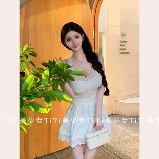 【TiTi美少女】法式清冷纯欲蕾丝镂空V领交叉露背白色绣花连衣裙