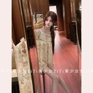 【TiTi美少女】纯欲镂空碎花方领喇叭袖上衣可正肩一字肩两穿小衫