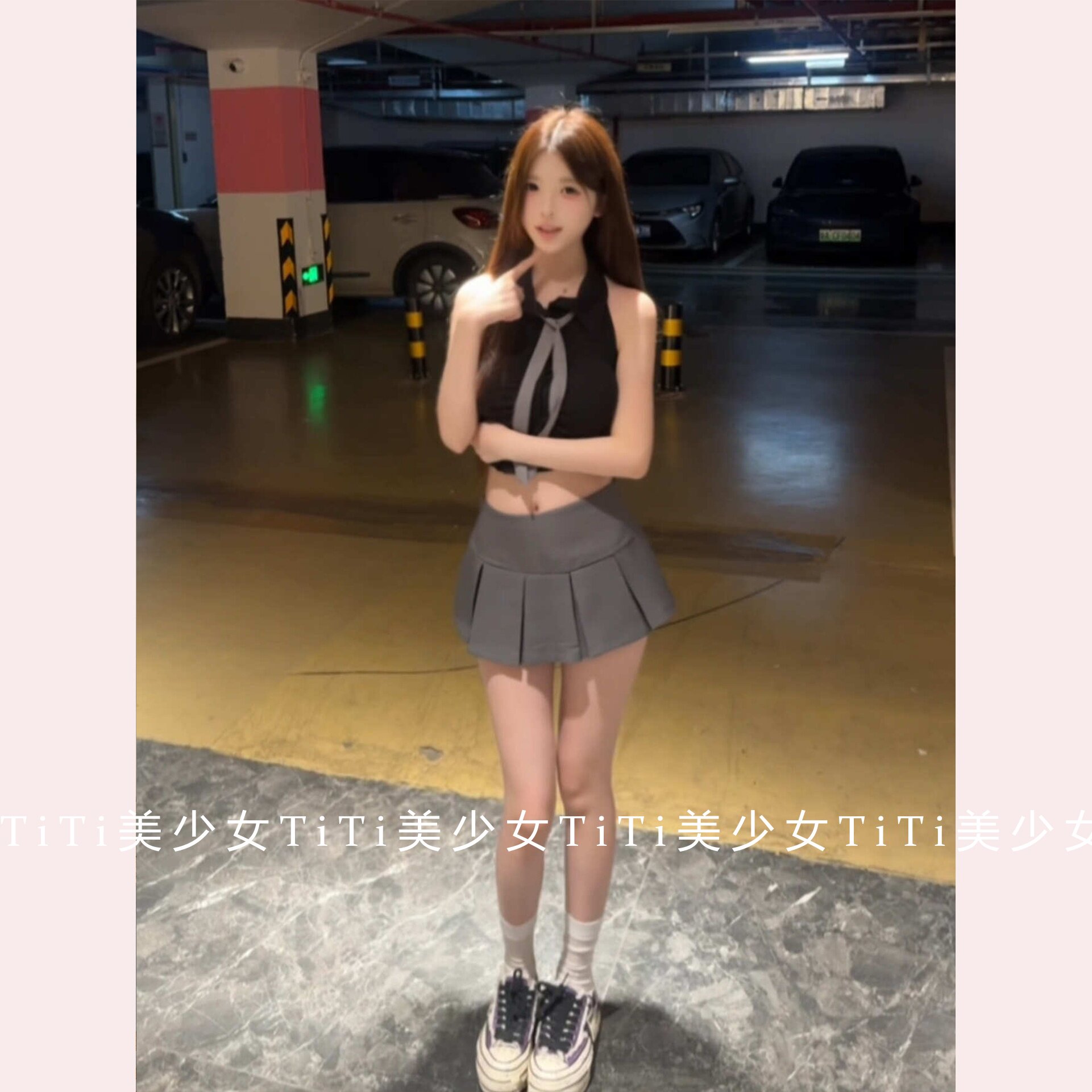 【TiTi美少女】复古修身翻领纯色螺纹无袖背心短款上衣女+百褶裙
