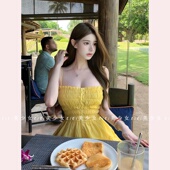 显瘦短裙 明艳黄气质褶皱收腰吊带连衣裙女春季 TiTi美少女 法式