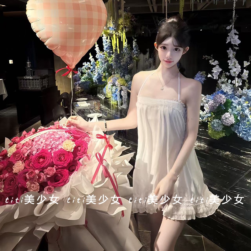 纯欲蕾丝薄缎面宽松短裙