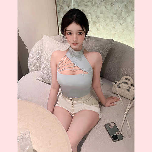 蓝色镂空挂脖小吊带背心