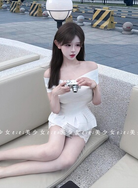 【TiTi美少女】名媛风白色一字肩荷叶边设计感高弹力面料拼接上衣
