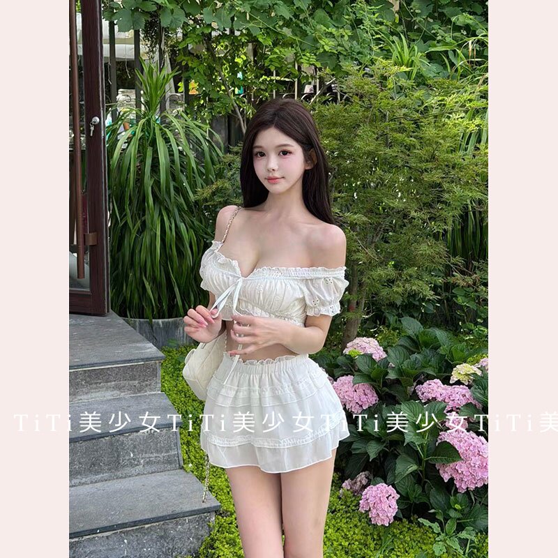 【TiTi美少女】纯欲风辣妹一字肩绣花白色短款上衣蛋糕短裙两件套