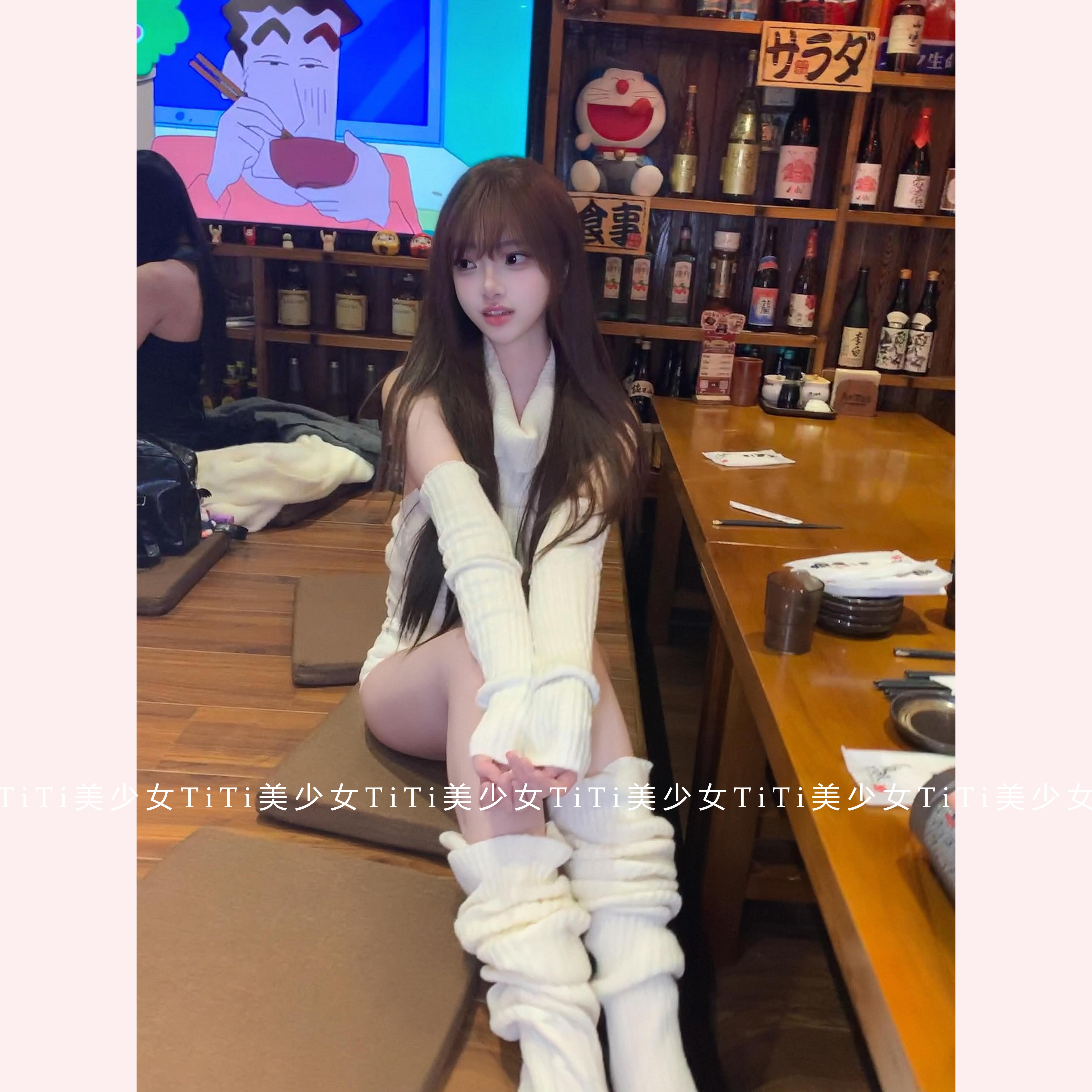 2025年秋冬季性感羊毛高领毛衣