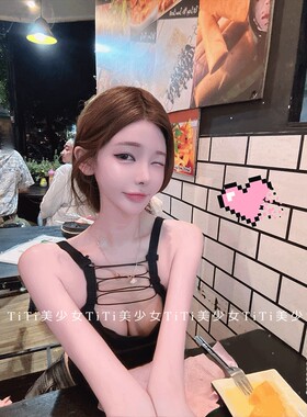 纯欲风黑色交叉绑带小心机吊带背