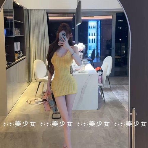 修身显瘦收腰方领连衣裙