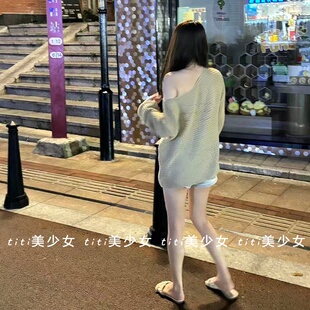 【TiTi美少女】纯欲慵懒宽松卡其色针织罩衫薄款外穿露肩镂空上衣