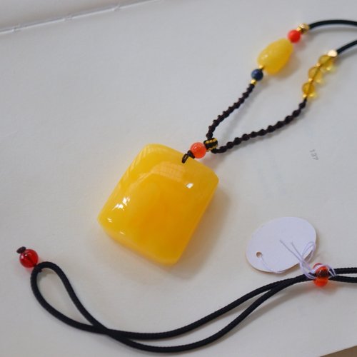 正品天然俄料高品质鸡油黄蜜蜡无事牌牌子吊坠文玩百搭珠宝饰品