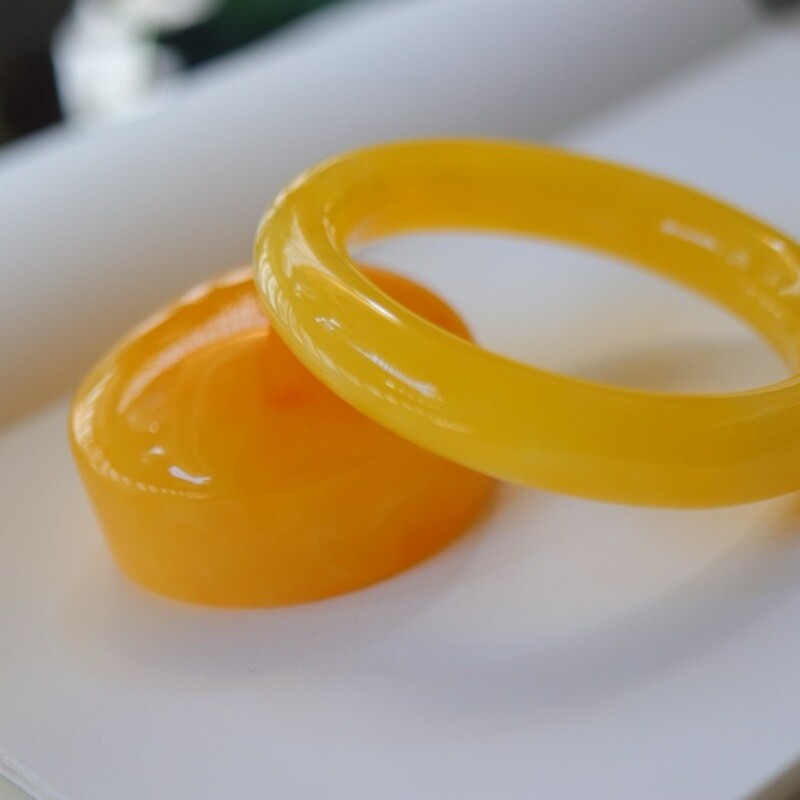 正品天然俄料高品质鸡油黄蜜蜡57mm圆条手镯女款时尚百搭珠宝饰品