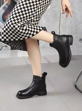 春达女鞋2025冬季新款粗跟圆头耐磨百搭舒适羊皮单里短靴37681
