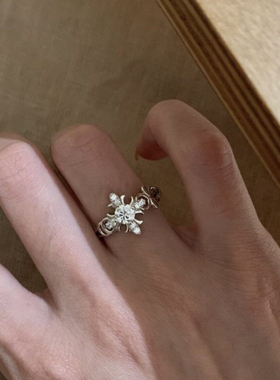 2026新款花边复古十字架莺尾戒指简约轻奢小众设计百搭开口可调节