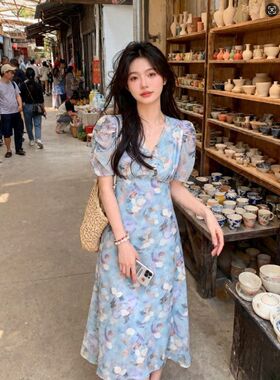 法式绝美碎花连衣裙女2026夏新款气质漂亮V领收腰修身裙子QD11005