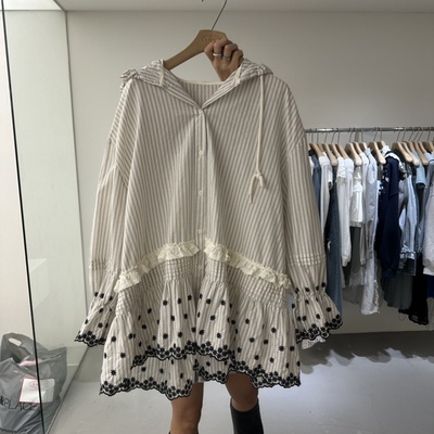 VAULT 韩国代购2026春装 东大门褶皱荷叶边刺绣长袖连帽衬衫女