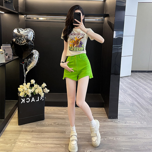 多巴胺绿色休闲套装女夏设计感减龄穿搭一整套牛仔短裤显瘦两件套