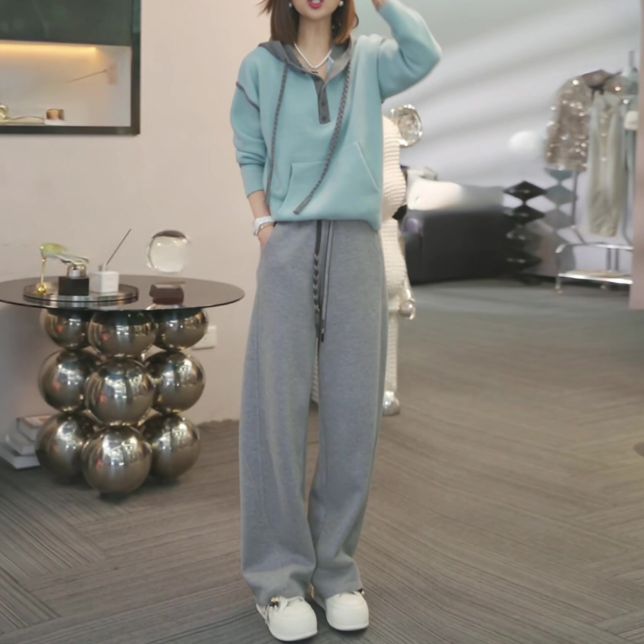 高级感休闲运动套装女春秋慵懒风减龄设计感连帽卫衣阔腿裤两件套