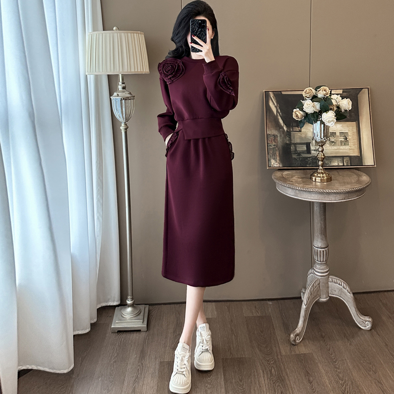 酒红色休闲时尚套装裙女春秋高级感减龄立体花朵卫衣半身裙两件套