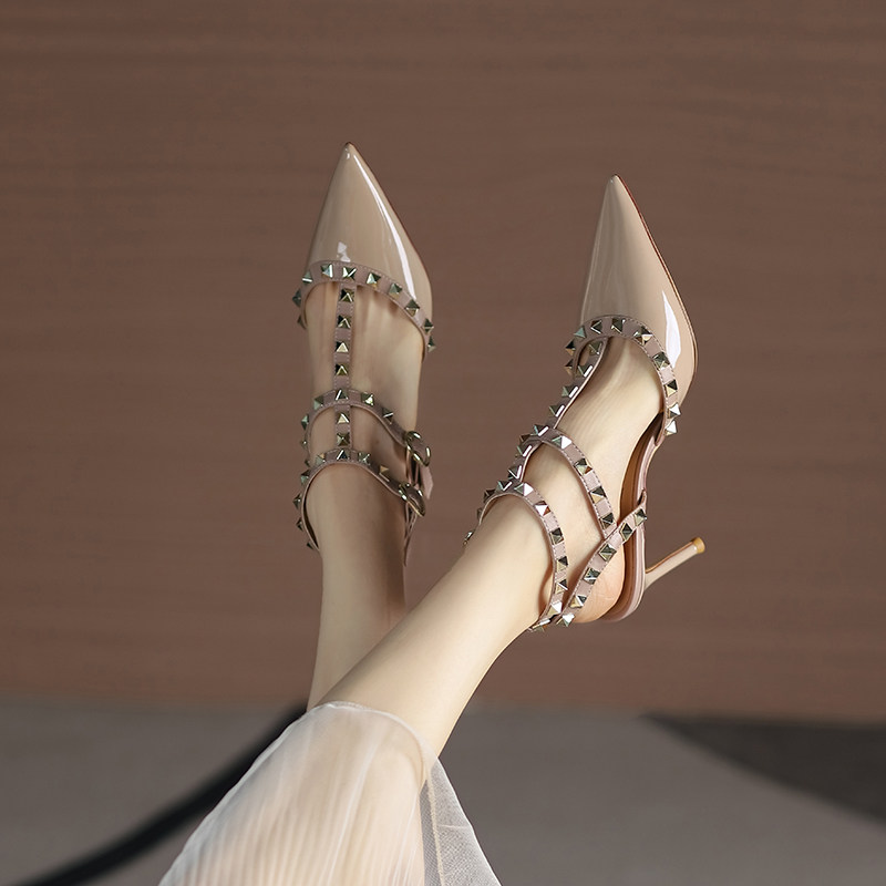 2025年春夏新款裸色铆钉高跟鞋女细跟尖头性感柳钉一字扣包头凉鞋